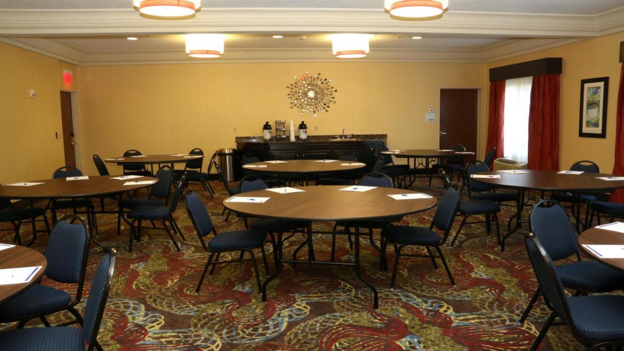 Holiday Inn Express Hotel & Suites Saginaw By Ihg Zewnętrze zdjęcie
